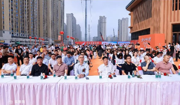 在建筑的长河中，每一个经典之作都似时光的雕刻，承载着岁月的记忆与人们对未来的憧憬。9 月 27 日，耒阳中心城尚府营销中心惊艳亮相，宛如一颗璀璨星辰，吸引了全城目光，一场关于建筑与生活、