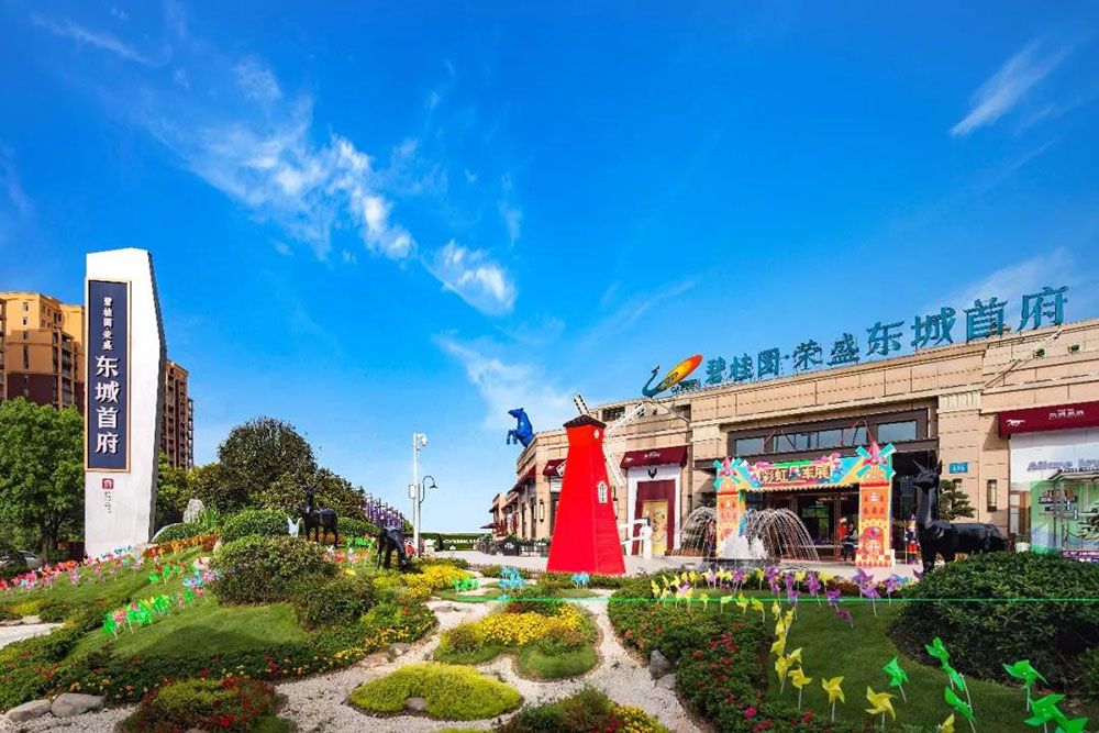 东城首府项目位于益阳市赫山区梓山东路与蓉园路交汇处（赫山林业局对面）