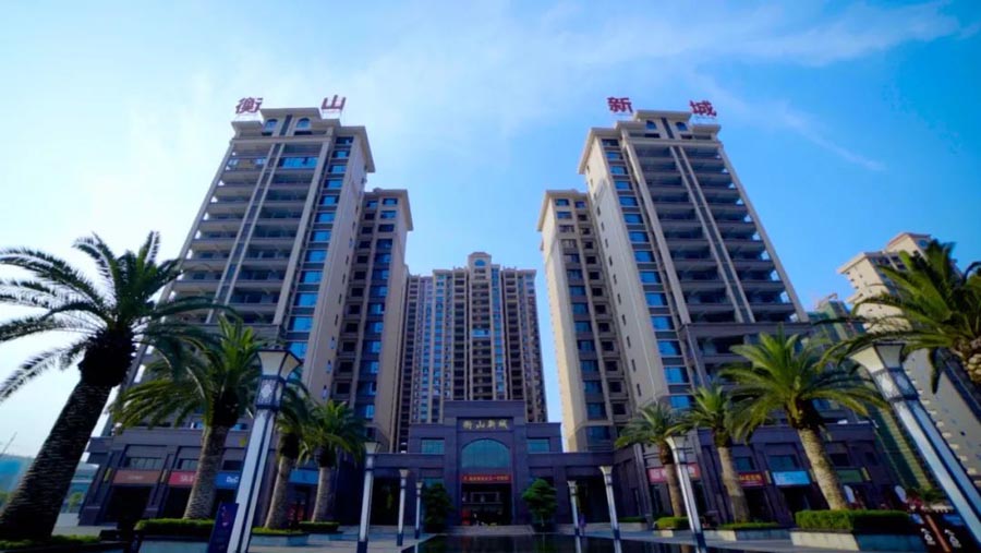 衡山新城项目位于衡山县开云镇衡山新城营销中心（新体育馆对面）