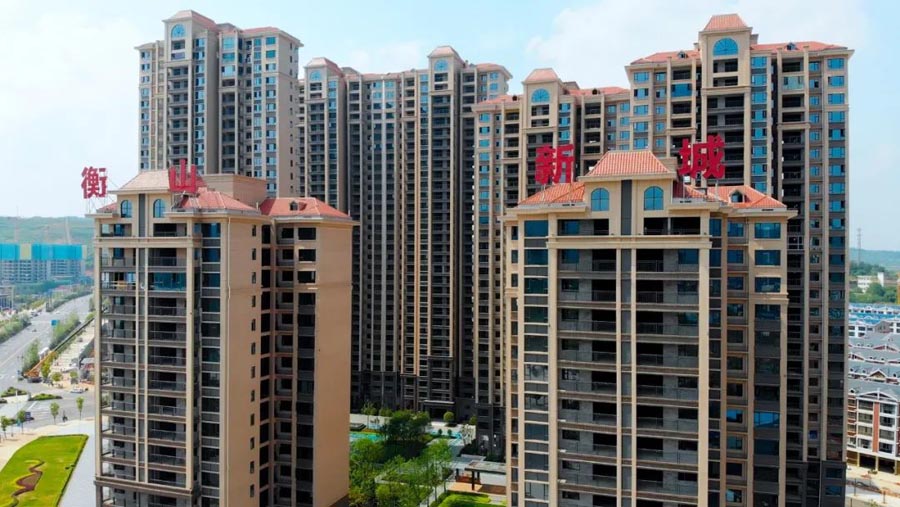 衡山新城项目位于衡山县开云镇衡山新城营销中心（新体育馆对面）