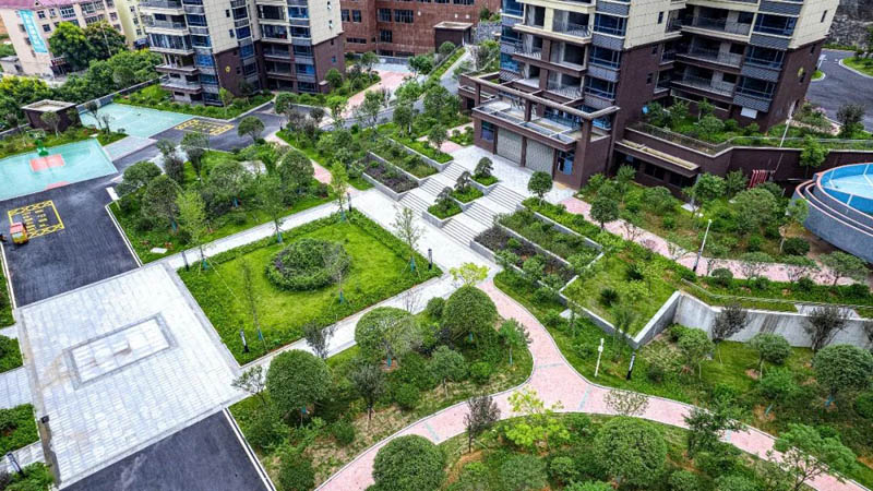 君悦龙山项目位于永兴县永兴大道与橙乡路交汇处(金都车站对面)