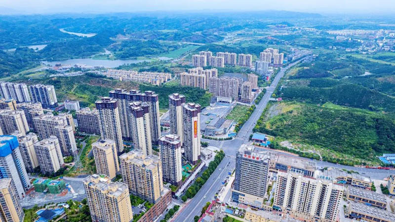 君悦龙山项目位于永兴县永兴大道与橙乡路交汇处(金都车站对面)