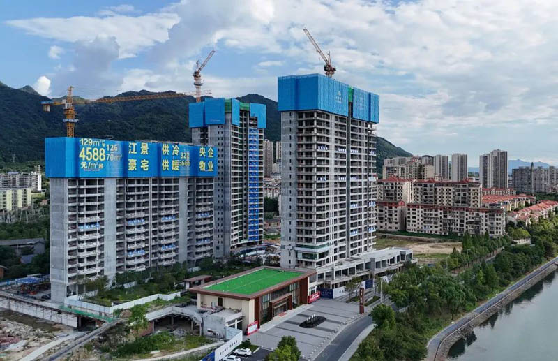 秀水怡城项目位于资兴市沿江南路（东江文化广场东500米）