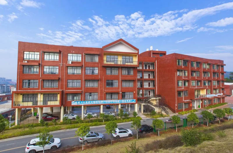 山湖海上城项目位于宜章县宜章大道百通汽车总站往东800米