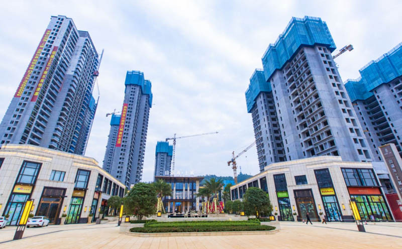 山湖海上城项目位于宜章县宜章大道百通汽车总站往东800米