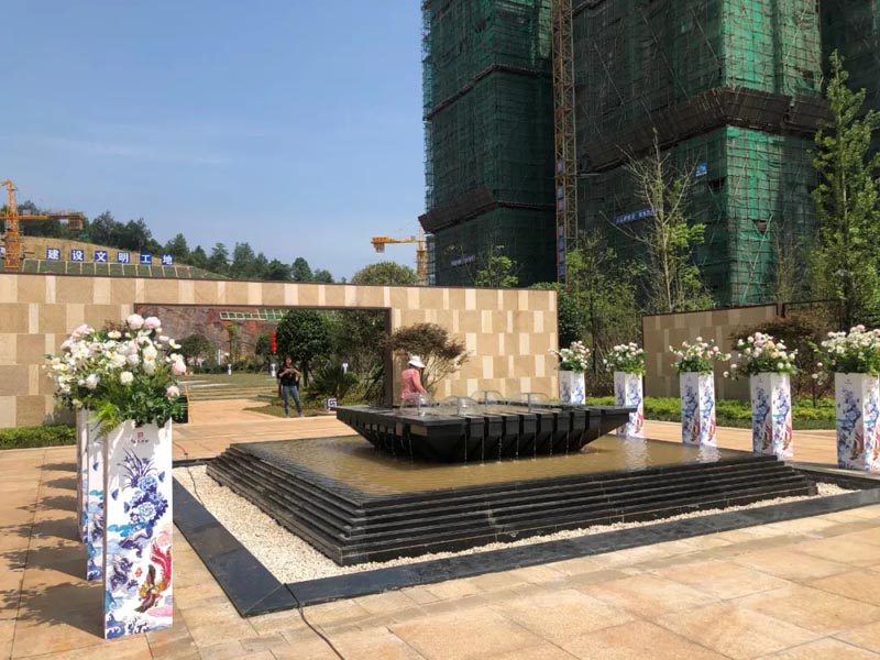 德泰鑫龙华府项目位于桂阳县骏马大道转樟市路口100米处