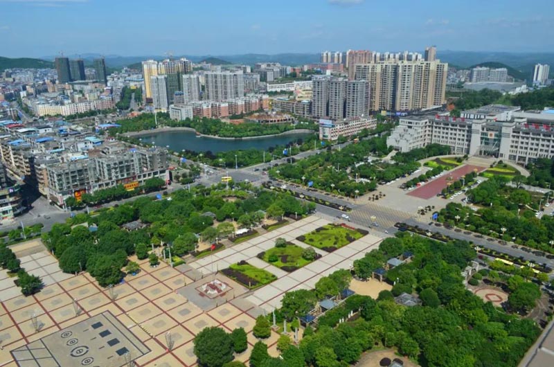 耀华金都汇项目位于桂阳县龙潭东路与文化路交汇处丽景花园105号