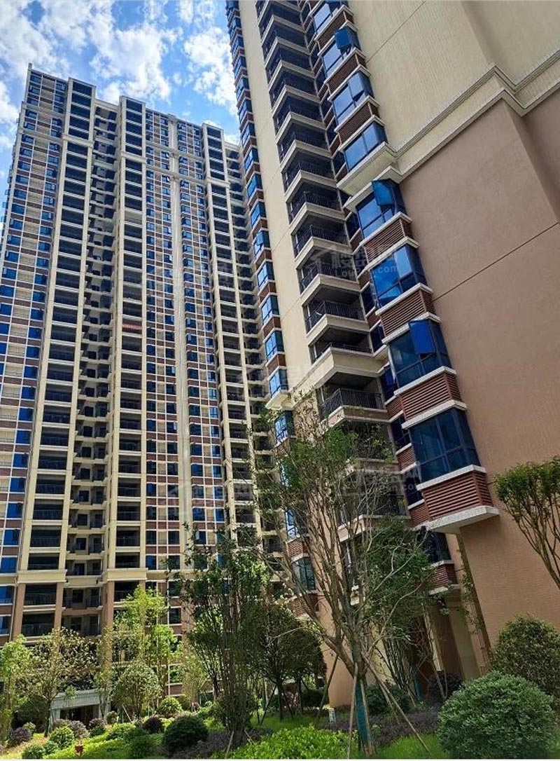 东岭嘉园项目位于郴州市爱莲湖旁下东边江路中段