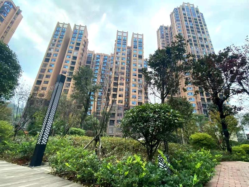 明大公园九里项目位于郴州香雪中路东坡岭隧道口右转200米