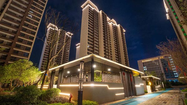 长房金宸府项目位于郴州市政务服务中心西侧（金海学校旁）