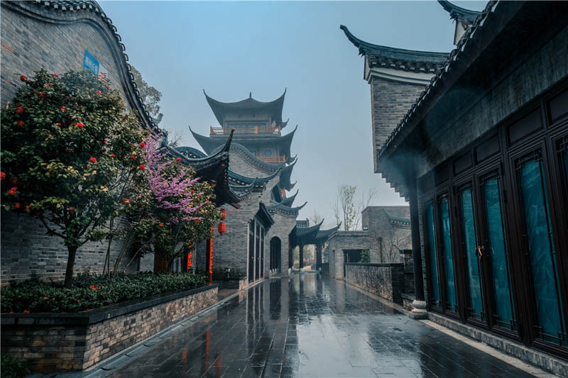 长卷二期项目位于湖南省郴州市王仙岭国际度假区东大门（东湖公园旁）