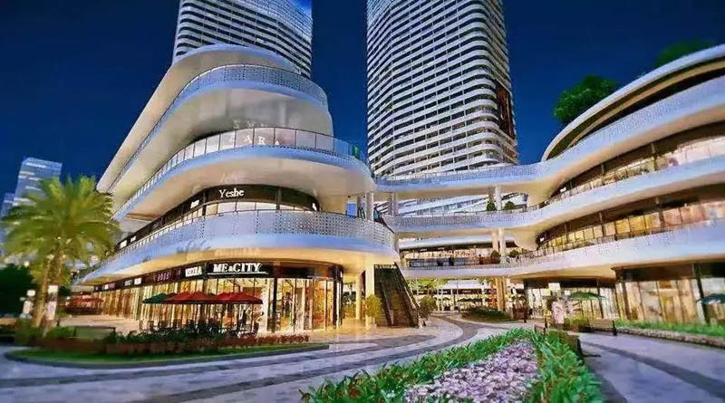 奥特莱斯项目位于武广新区增湖路高铁西站南面（高铁出站口右侧万华汽车站旁）