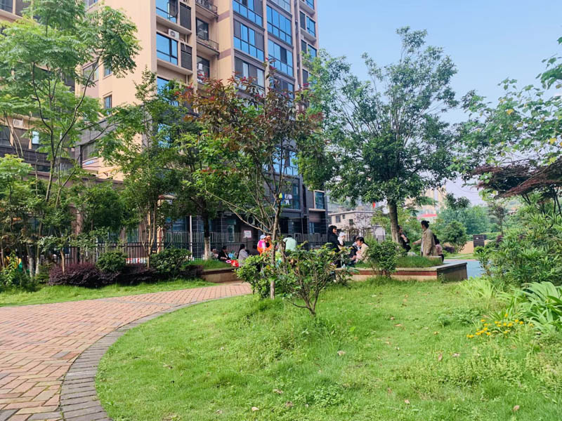 郴州颐和星湾项目位于郴州市五岭广场冲口路118号（市工商银行旁）